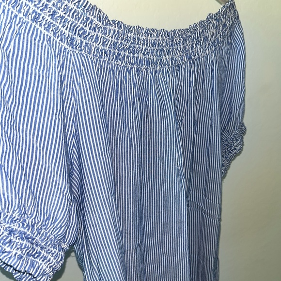 Off the shoulder top! - Picture 2 of 3